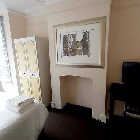 Priestfield House Medway Bed & Breakfast Gillingham  Exterior photo